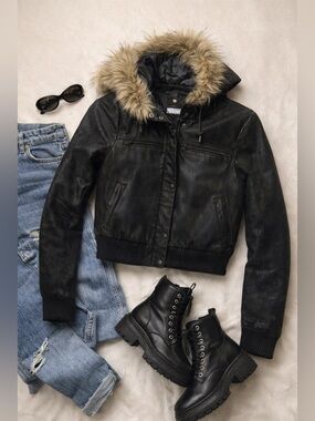 Danier Black Leather Bomber Jacket w/ Faux Fur Hood Y2K Cropped XS 3XS